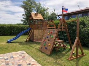 Детские площадки с домиком - Детский спортивный городок Крепость с турником и качелей- гнездом