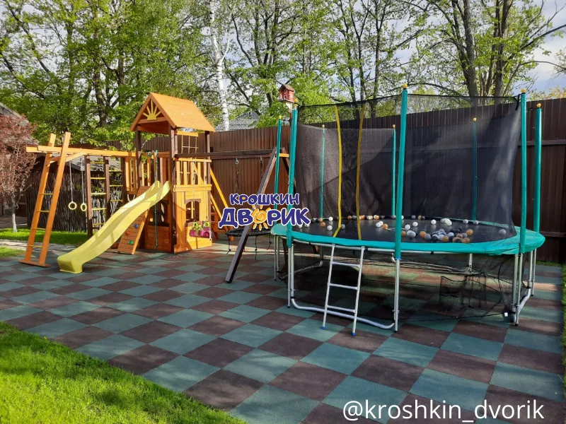 Установленный игровой комплекс и батут Крошкин Дворик